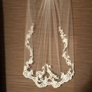 Fingertip embroidered lace wedding veil